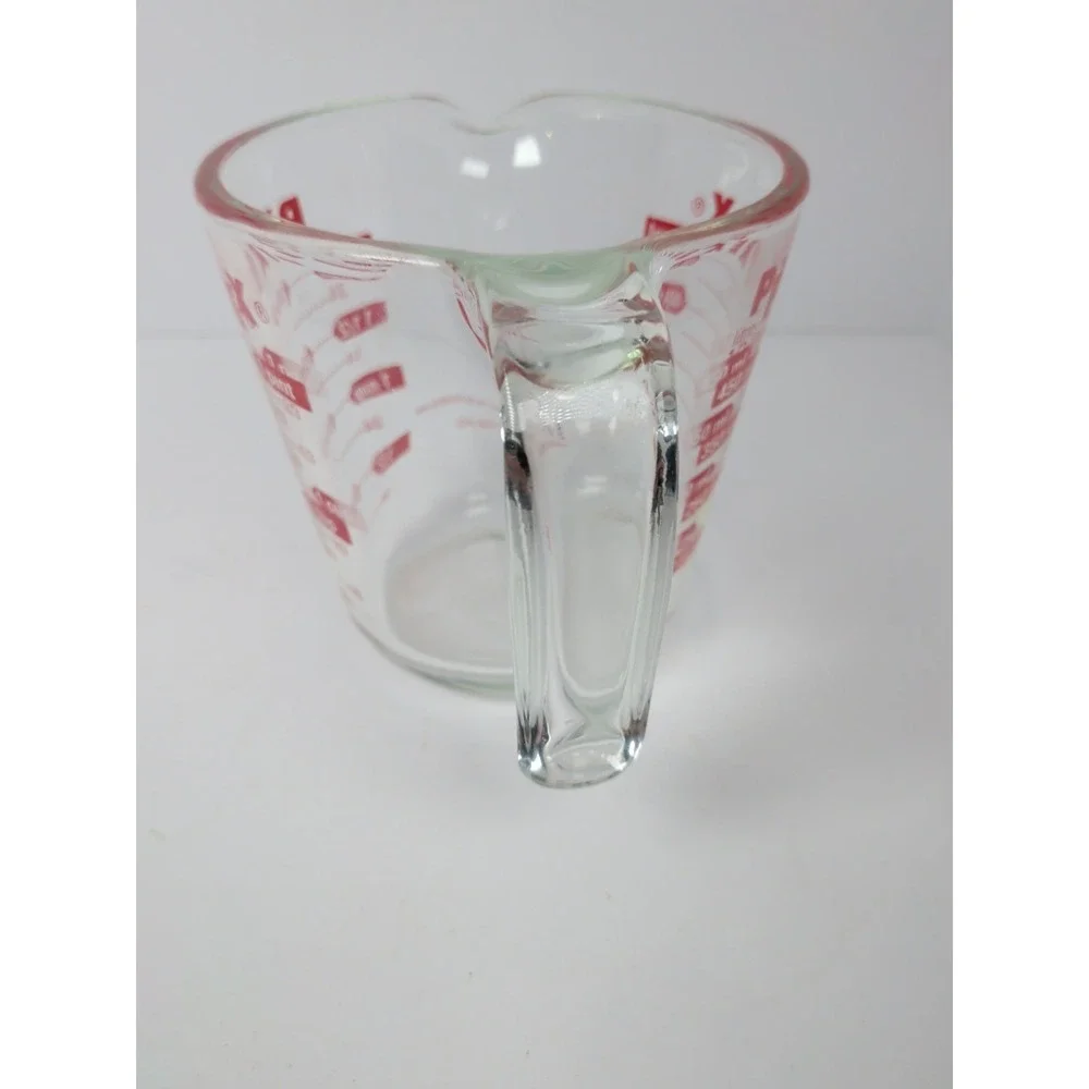 Pyrex 2-Cup  1 Pint Vintage Red Lettered Glass Measuring Cup.